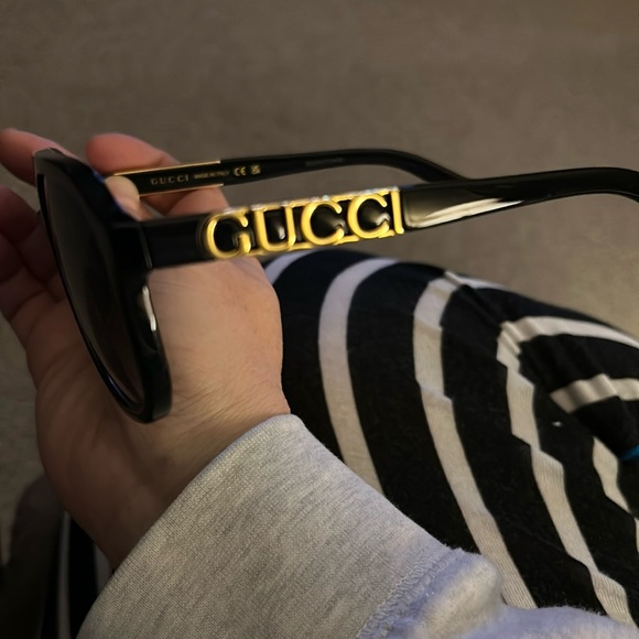 Gucci Gradient Suns. Beautiful. Just like Kyle Richard’s on RHOBH - Picture 5 of 6